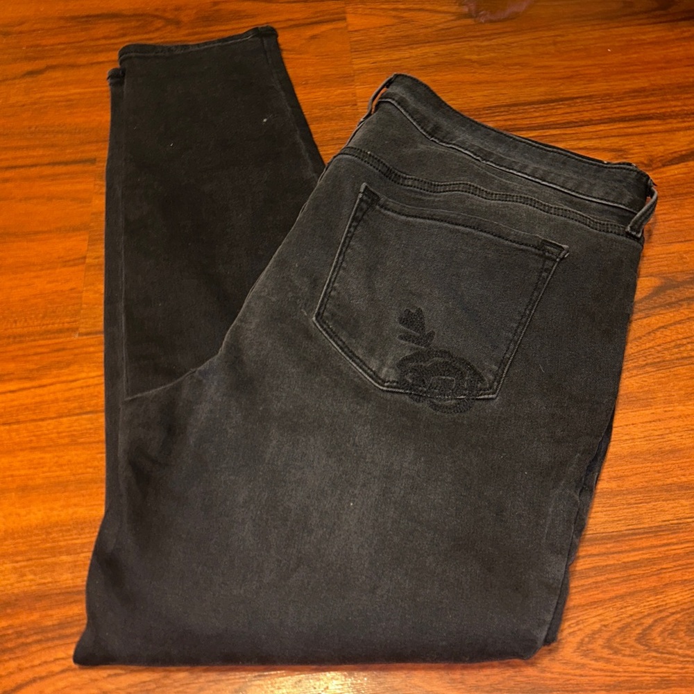 NWOTS Old Navy Black Women's ROCKSTAR Skinny Jeans wFloral Embroidery Sz14